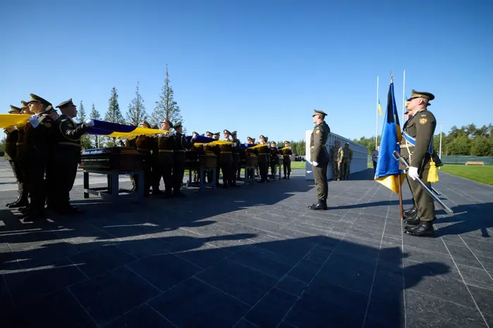 Україна відкрила Національний військовий меморіал: Зеленський вшанував загиблих захисників