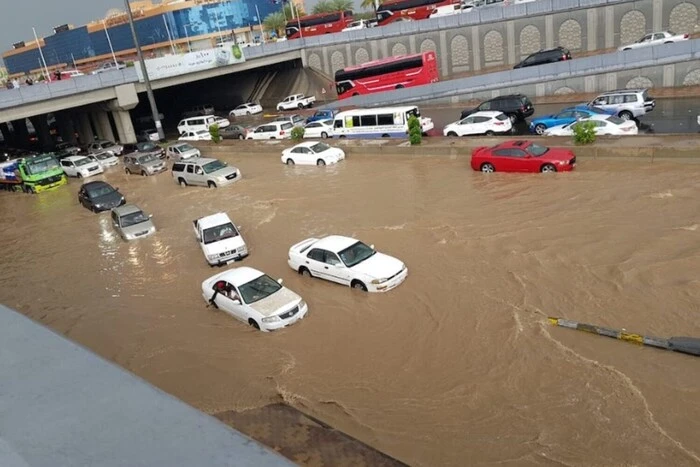 Saudi-Arabien steht unter Wasser wegen starker Überschwemmung