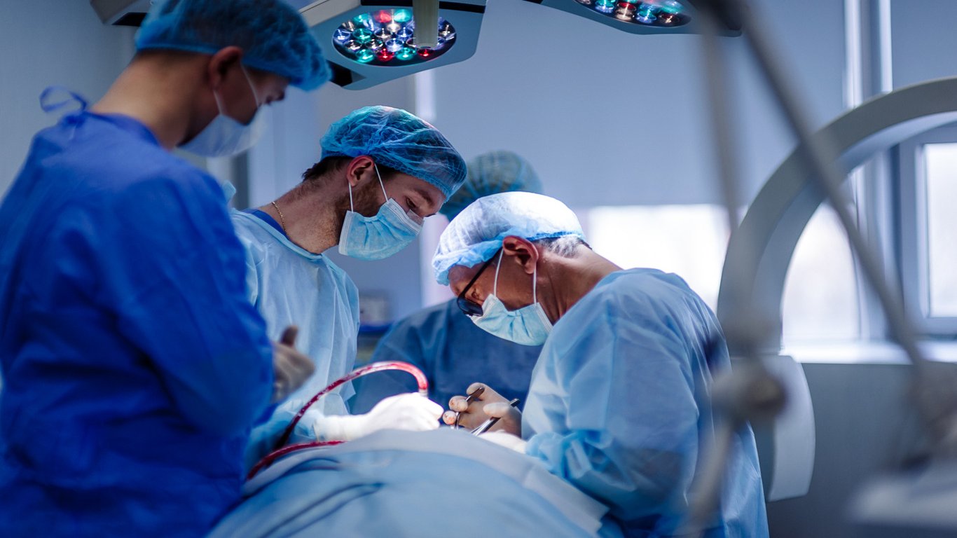 Asow sucht Neurochirurgen: welche Arbeitsbedingungen und Gehälter gibt es im Team