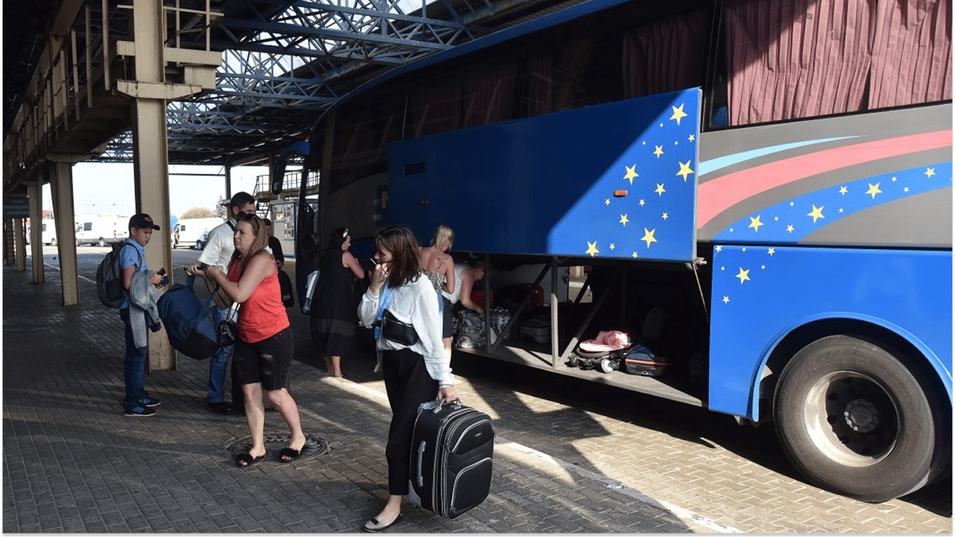 Crossing the Border with Poland in August: New Rules for Ukrainians and Key Stages of Control