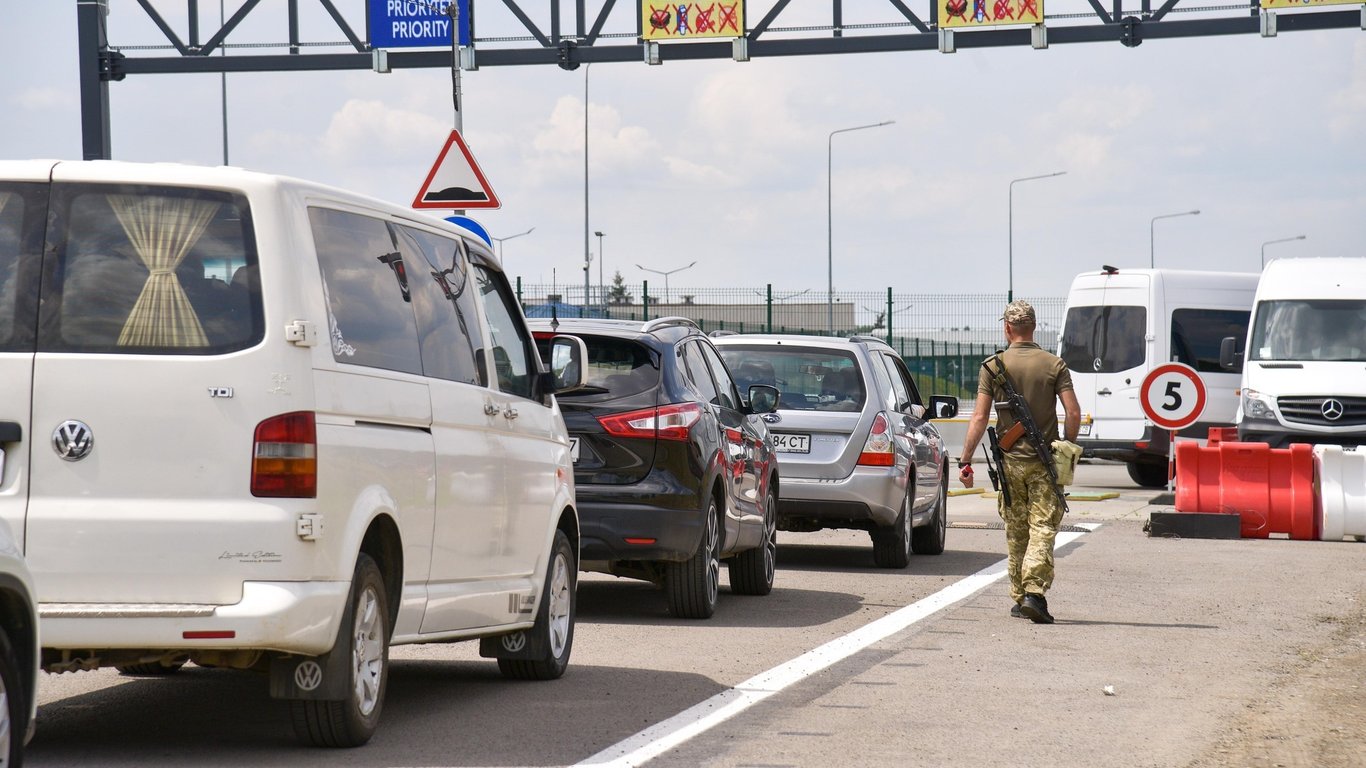 Ukrainians at the border with Poland may have their departure blocked: new inspection rules