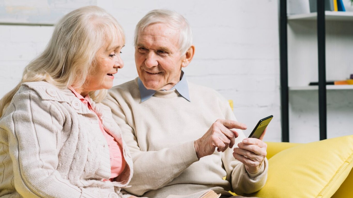 Oschadbank explained how refugees abroad can restore access to mobile banking