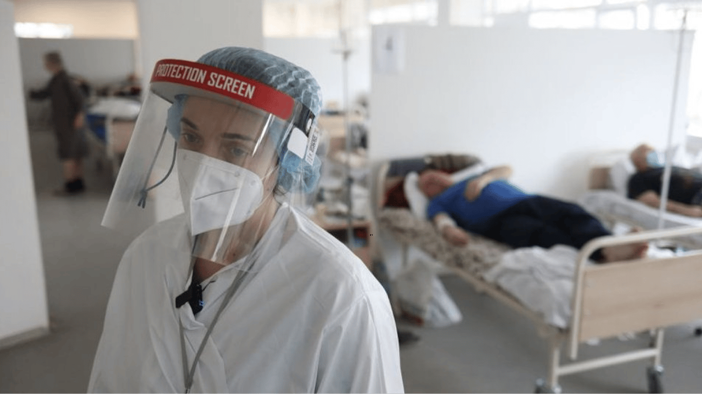 На Львівщині різко зросла кількість хворих на COVID-19: що відомо про нові штами