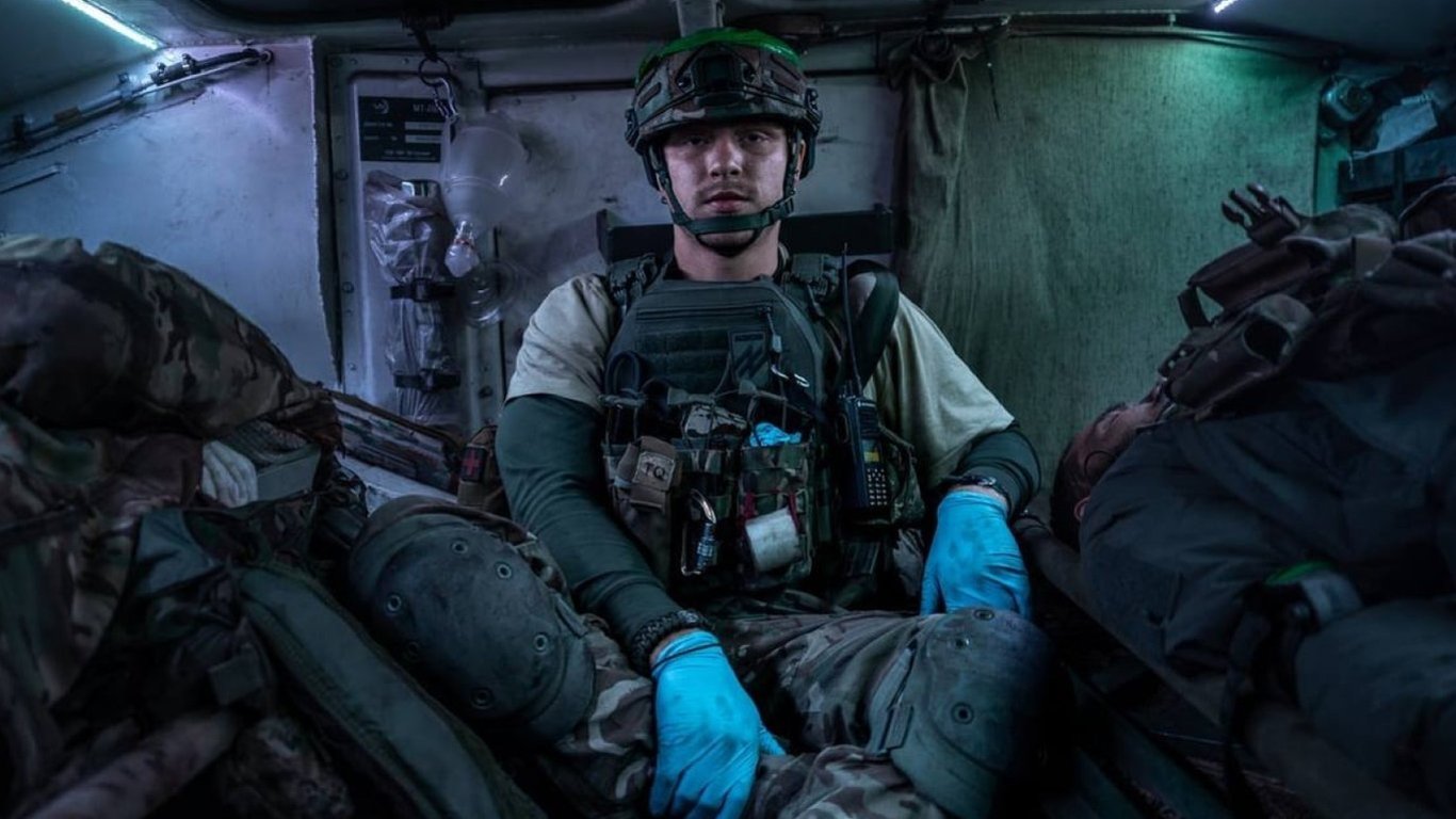 Asow sucht Mediziner für die Evakuierung von Verwundeten: Gehalt bis zu 120.000 UAH