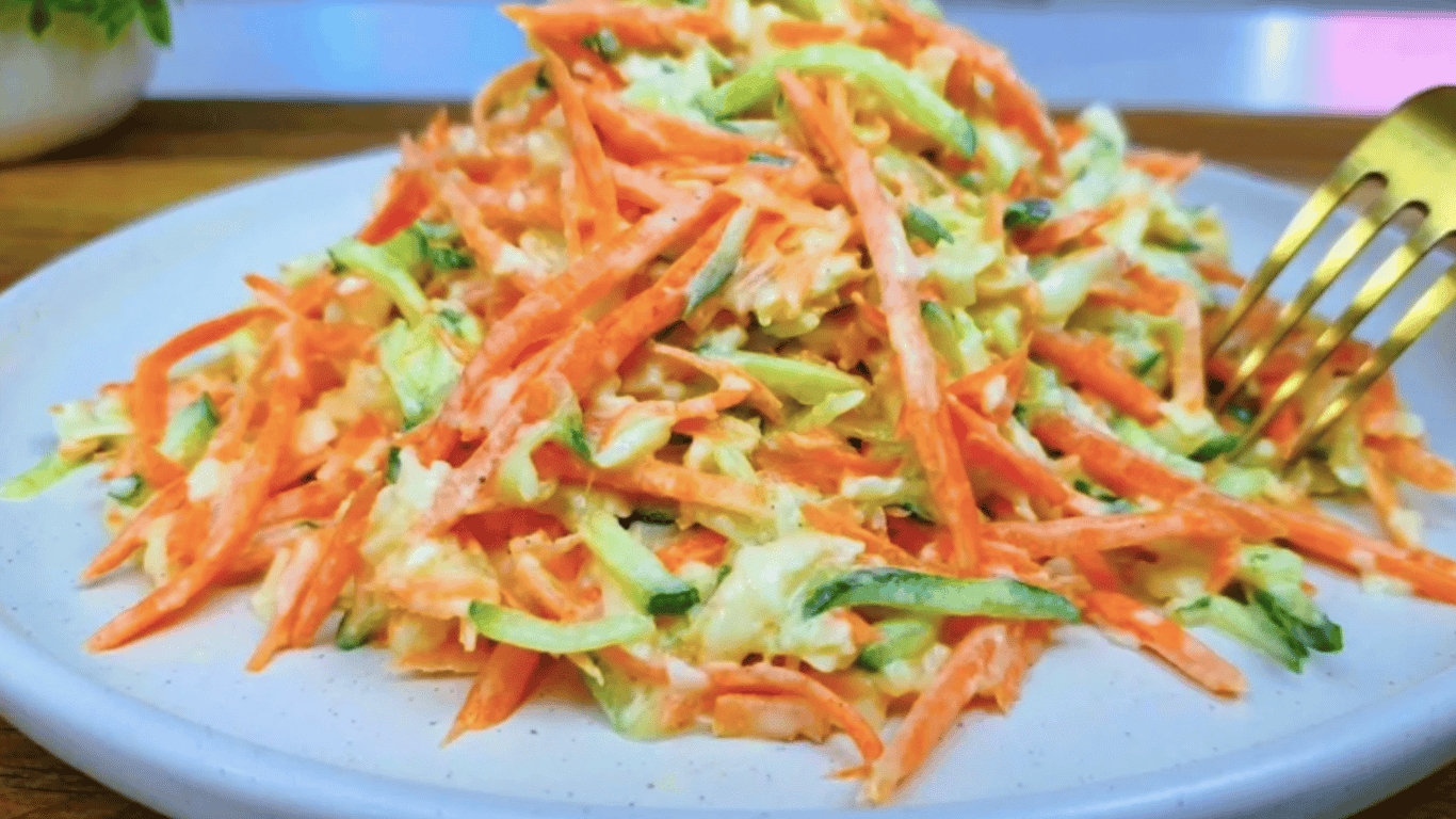 Leichter Salat in 5 Minuten: einfaches Rezept mit drei Zutaten