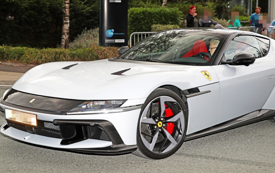 Хааланд приїхав на тренування Ман Сіті на новому Ferrari за £350 тисяч: деталі авто