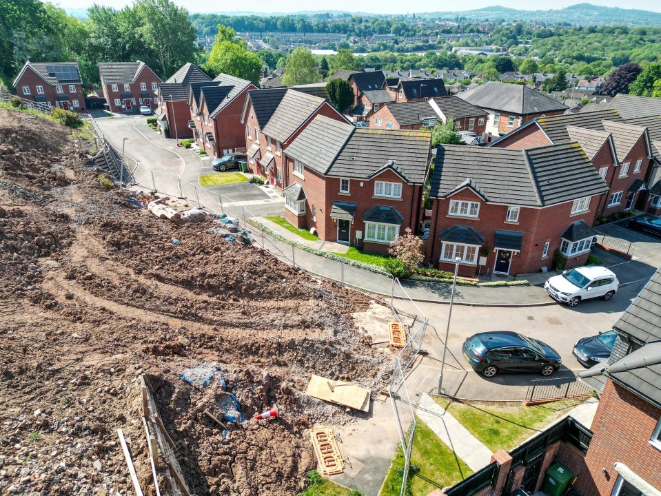 Erdrutsch blockierte Neubauten in West Midlands: Bewohner in der Falle wegen Erdrutsch
