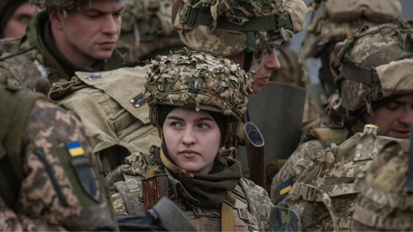 Жінки-медики на військовій комісії