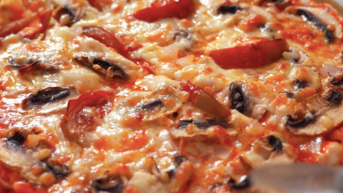 Alternatywa dla tradycyjnej pizzy: podstawa z kurczaka zamiast ciasta