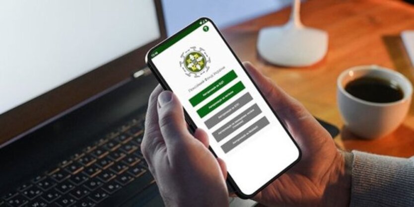 Ukrainern wurde erklärt, wie man sich mit einer Bankkarte im Pfu-Portal autorisiert
