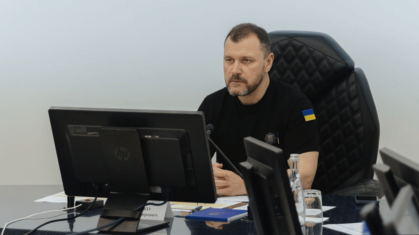 Політтехнолог Петров на зустрічі