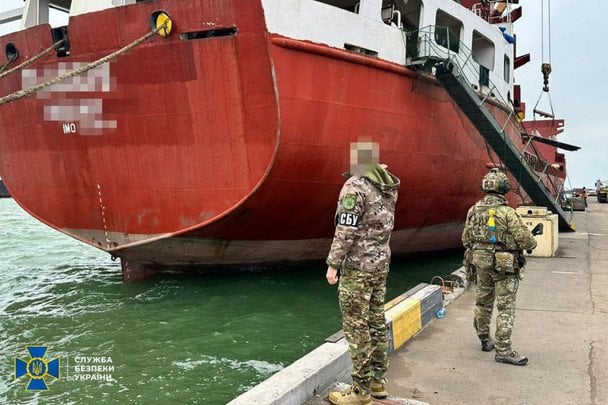 СБУ затримала судно тіньового флоту РФ: воно вивозило зерно з окупованого Криму