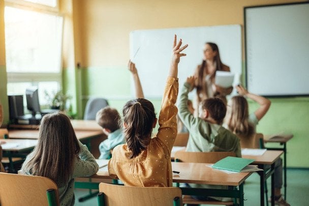 Вчителям збільшать зарплати на 30% у 2026 році: доплати залишаться