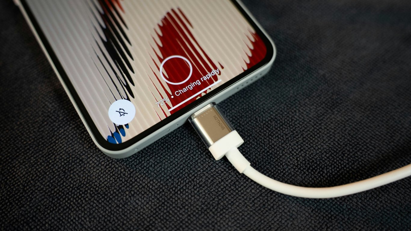 Saving smartphone battery during blackouts