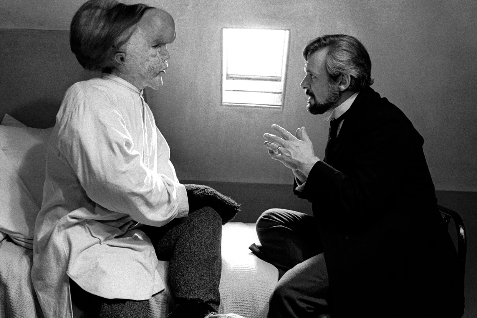 девід лінч фільми: Людина-слон (The Elephant Man, 1980)