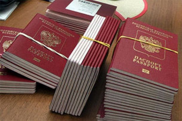 У затриманого в Польщі українця виявили 46 російських паспортів: деталі справи