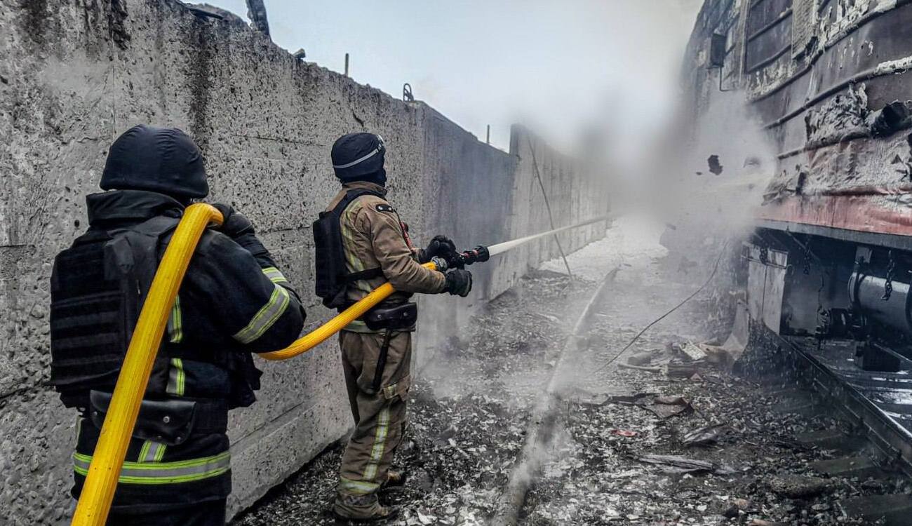 Удары по железным дорогам и гражданским объектам: последствия атак на Украине