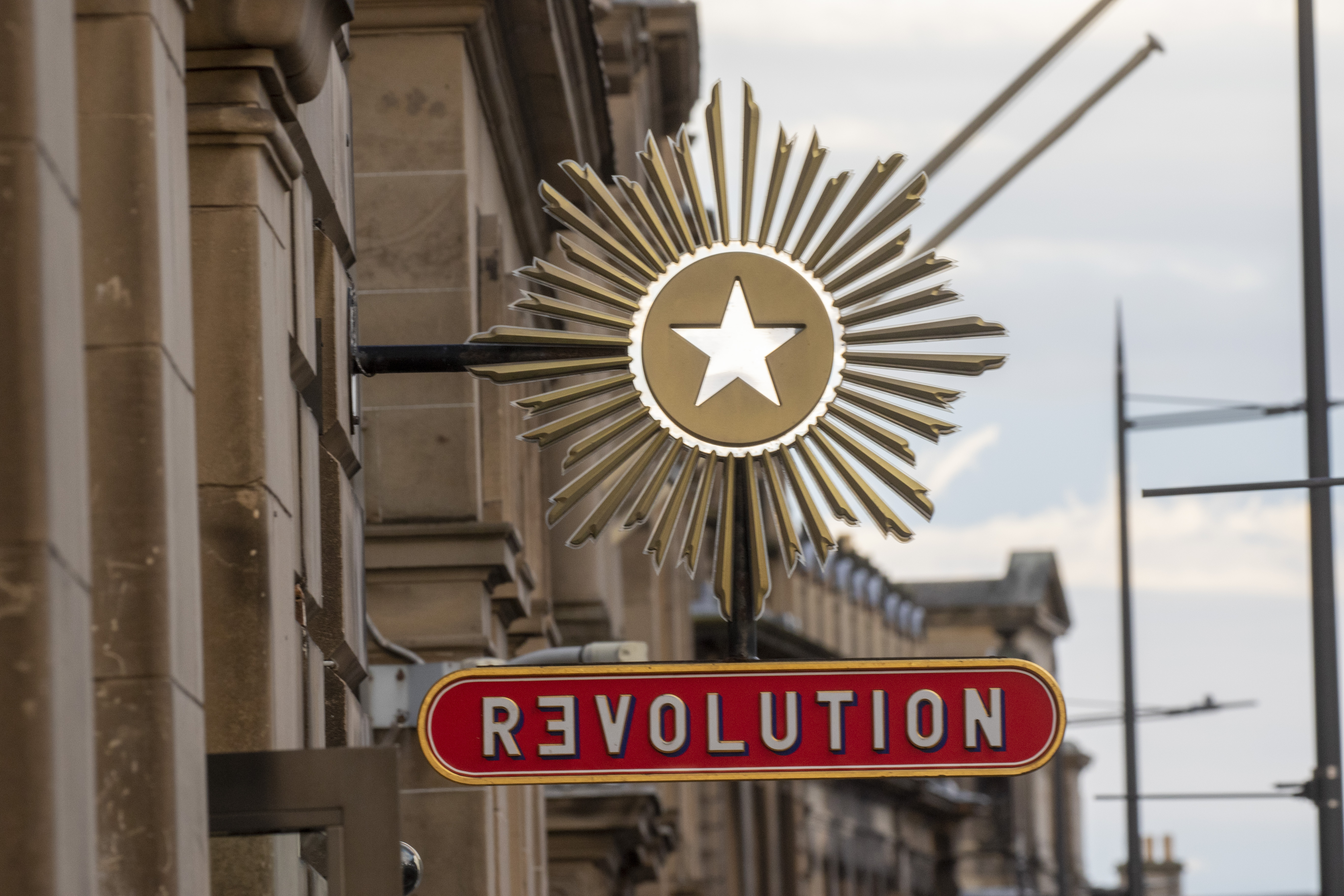 Revolution Bars Group выставляют на продажу: что будет с 39 заведениями