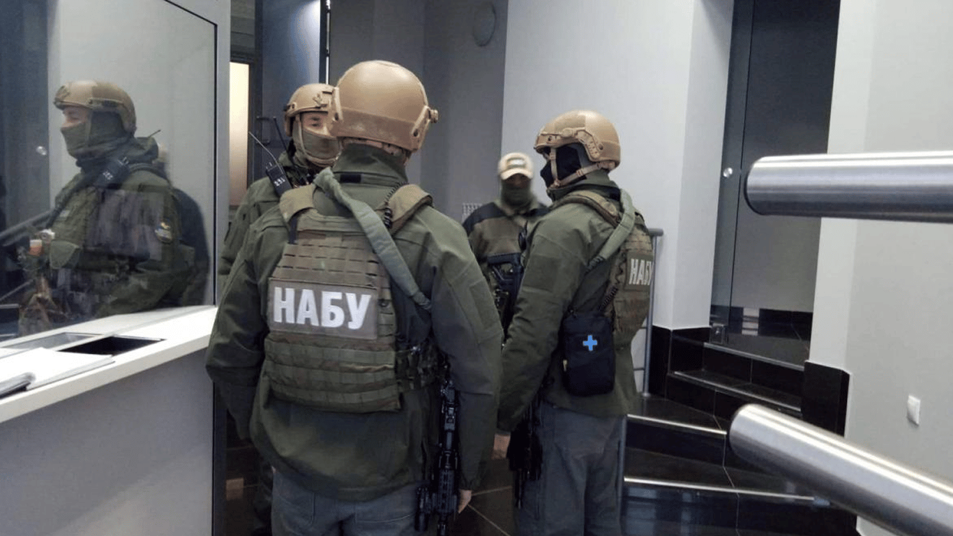 Розкрадання на оборонному заводі