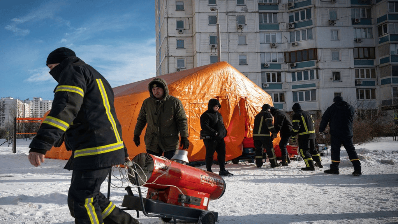 В Киеве налаживают отопление в 182 жилых домах после атак
