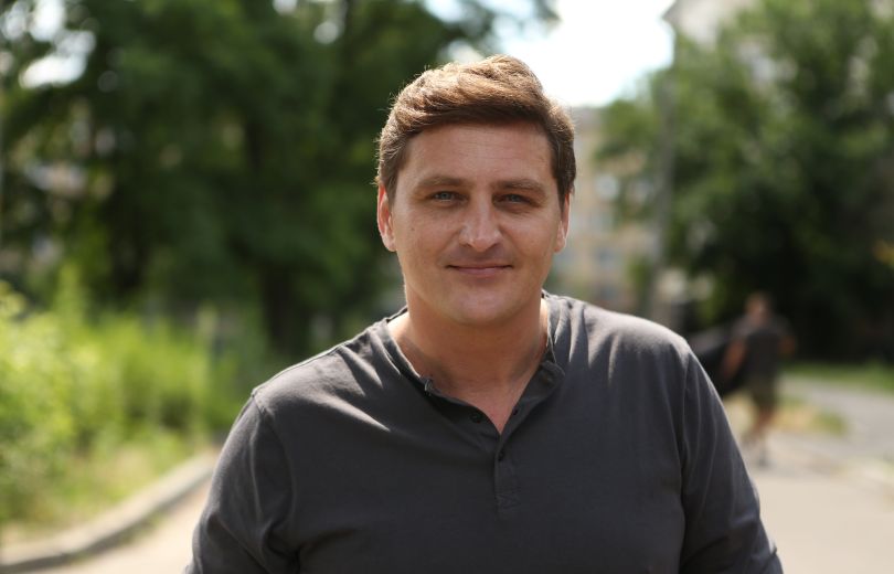 фільм з вовками жити головний склад