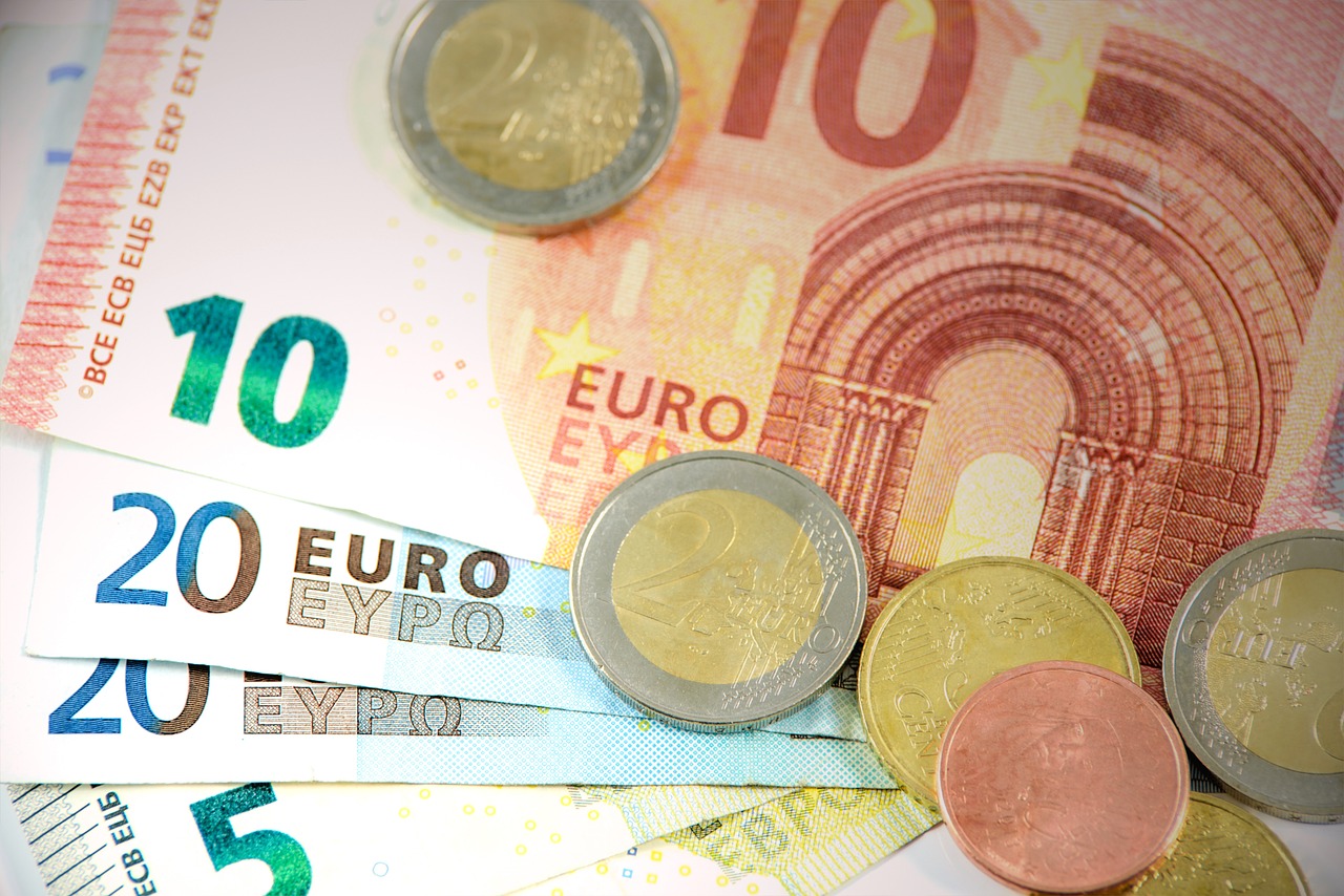 what will happen if a lot of euros are printed 