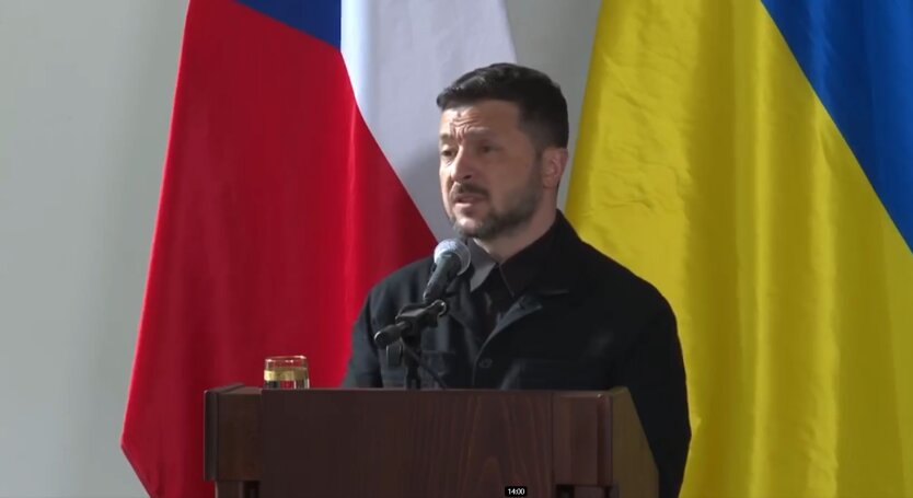 Зеленський попереджає про провокації Росії на 9 травня