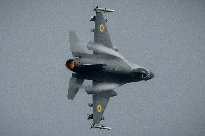 Ukraiński myśliwiec F-16 zestrzelił wrogi Su-35 na kierunku kurskim – Bild