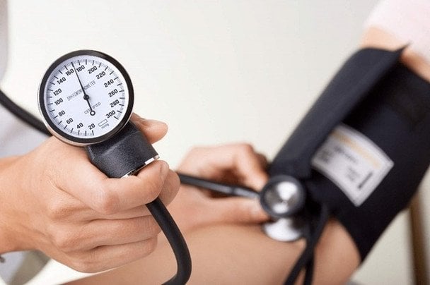 5 suplementów, które podnoszą ciśnienie: lekarz ostrzega osoby z nadciśnieniem