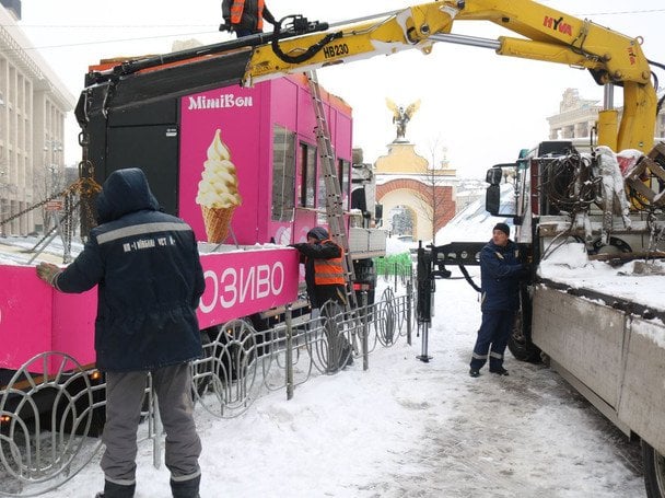 Демонтаж незаконних кіосків у Києві