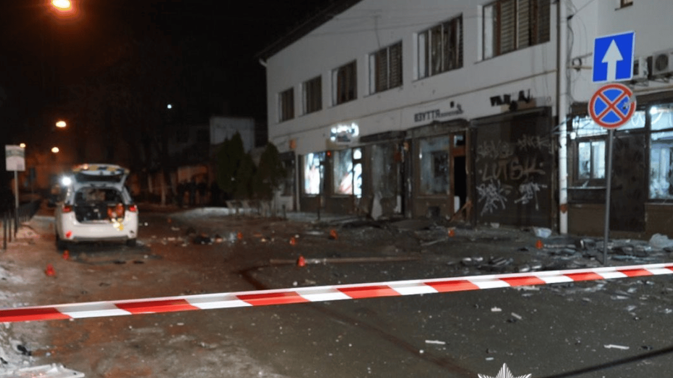 Львов потрясен взрывами: погибла сотрудница полиции, десятки раненых