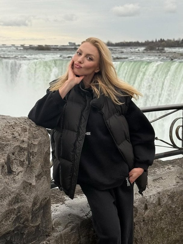 Olya Polyakova and doctor at clinic