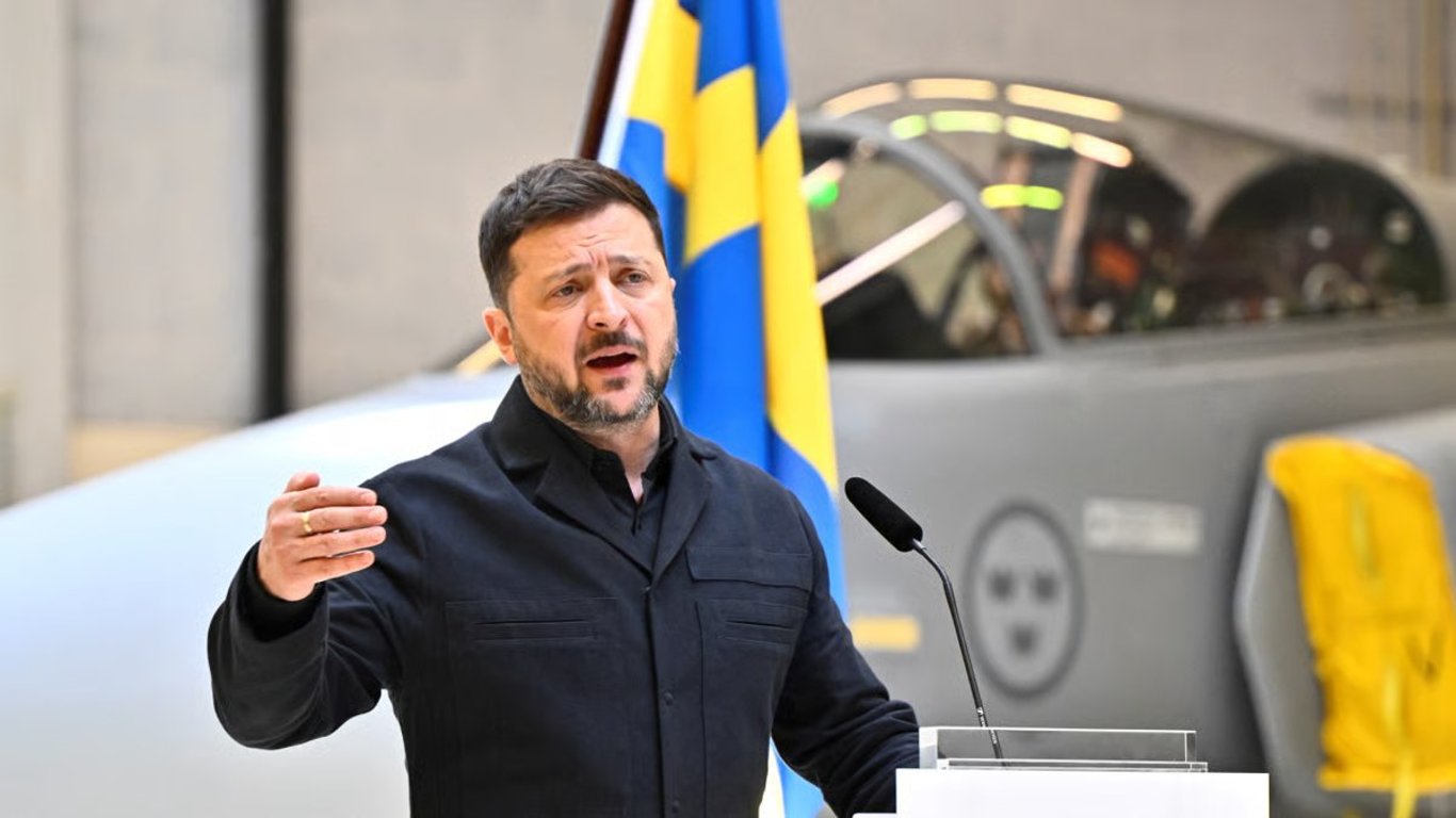 Російський літак збиває український дрон