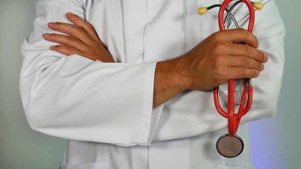 Wzrost wynagrodzeń dla personelu medycznego: nowe stawki dla lekarzy i pielęgniarek