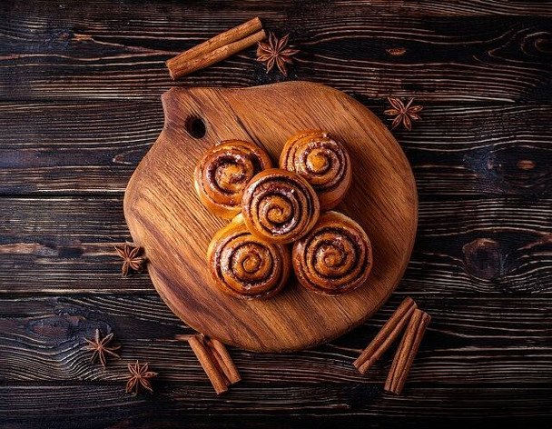 Popularna przyprawa groźna dla wątroby. Kto powinien unikać cynamonu?