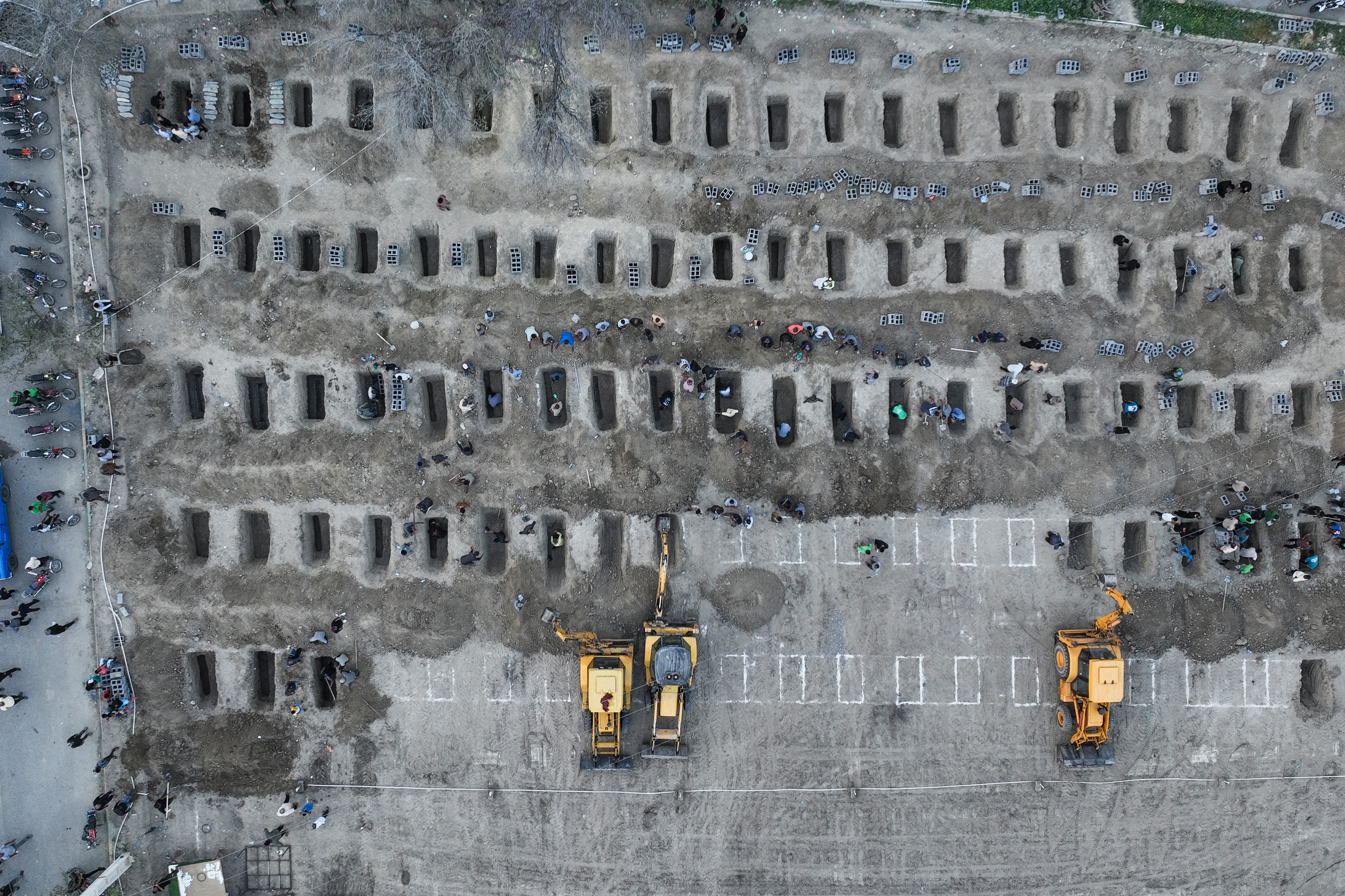 Школа дівчат після авіаудару