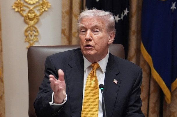 Трамп каже, Україна не вистояла б
