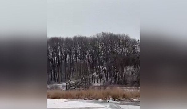 На Киевском водохранилище найдено тело после провала авто под лед