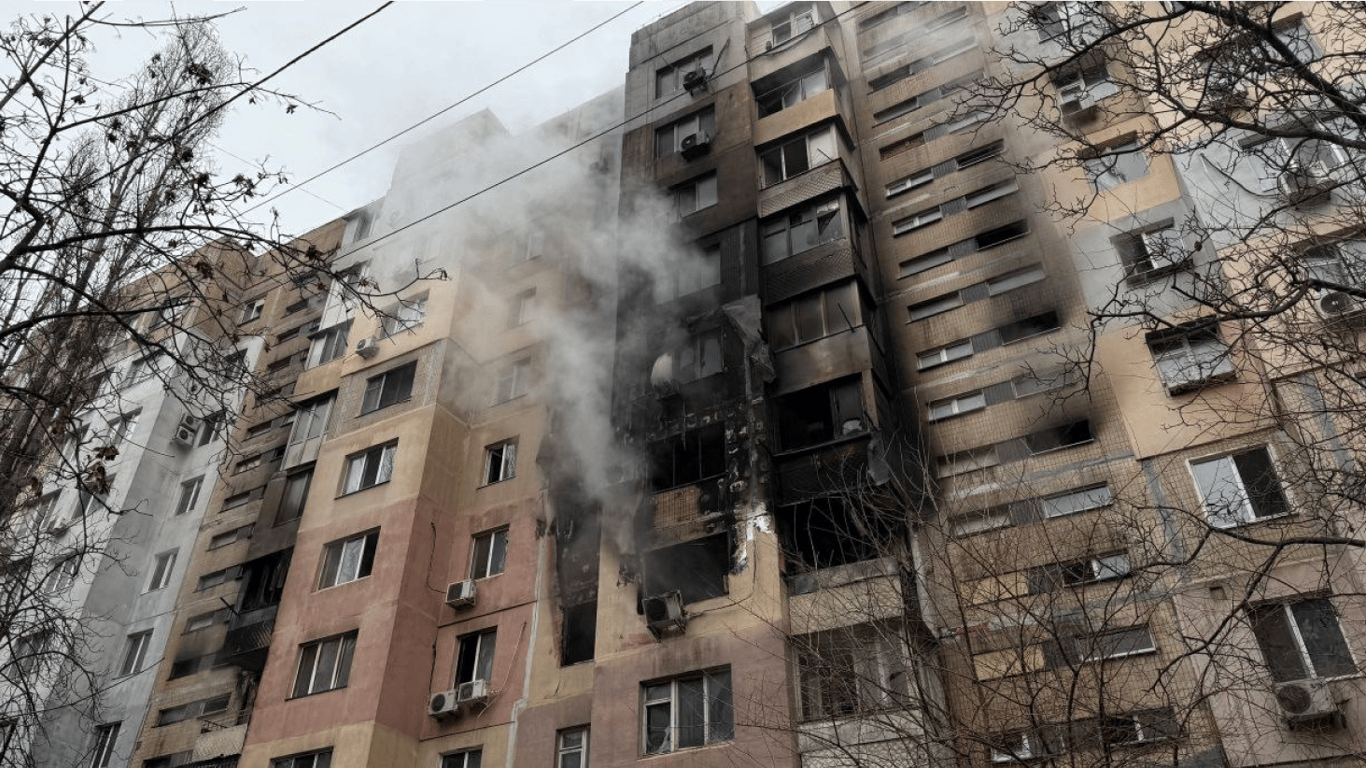 Российская атака дронов на Одессу: 23 раненых и разрушенные жилые дома