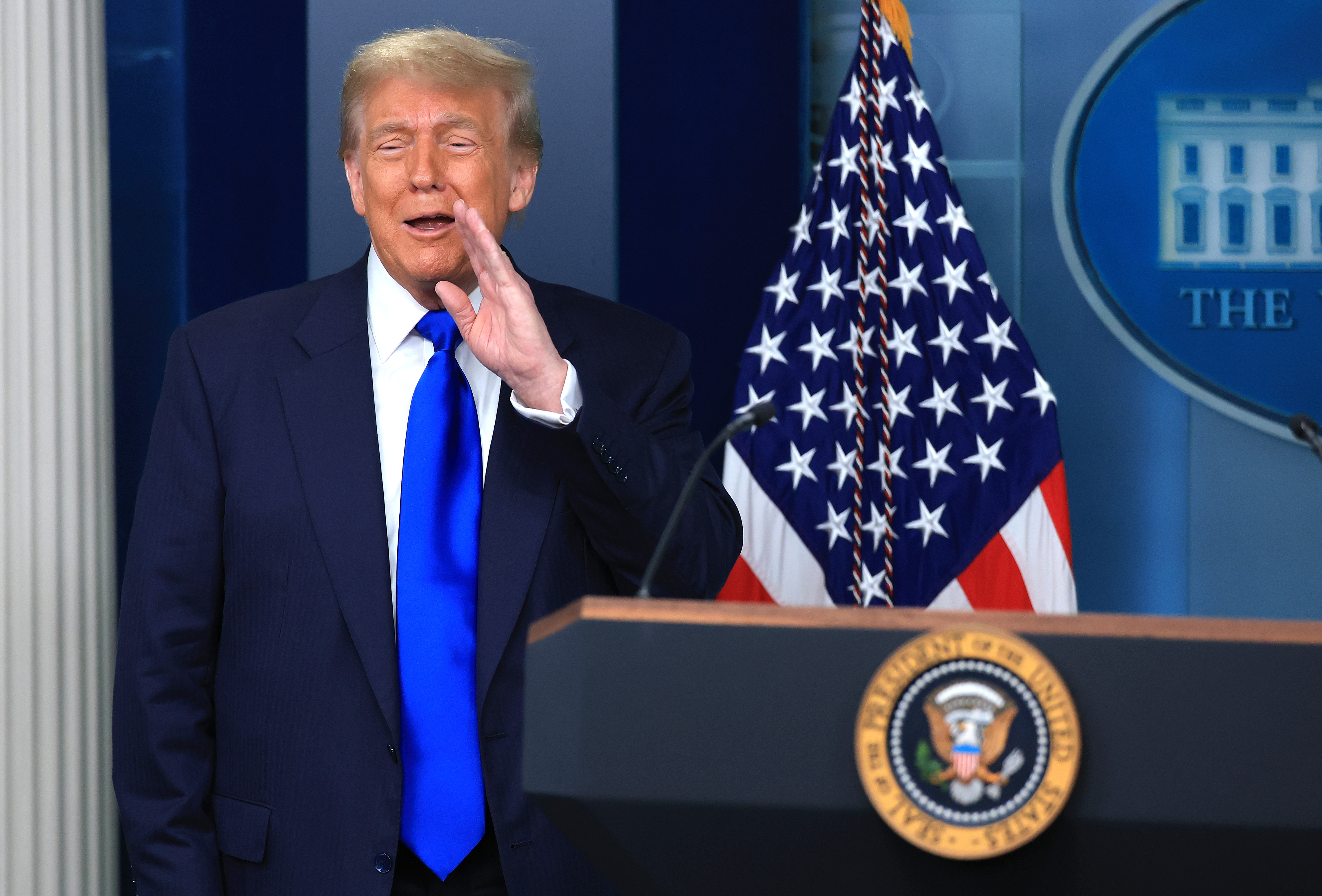 Суддя блокує Трампа, суддю