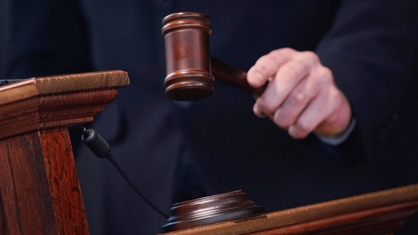 Суд над ділком та лікарем
