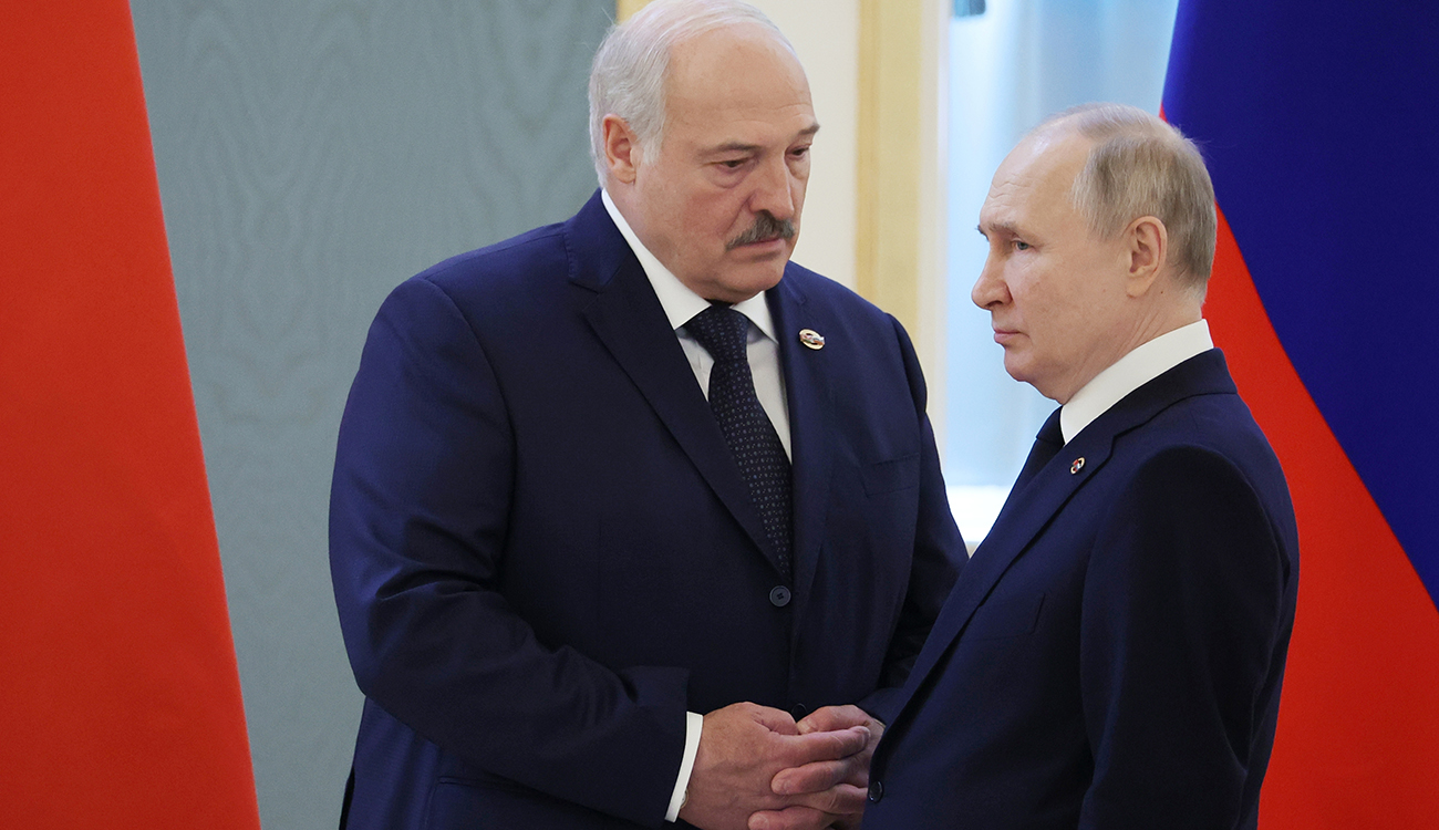 Moskaus Erpressung gegen Minsk: Wie Putin Lukaschenko für eine zweite Front in der Ukraine einspannen will