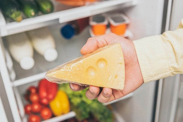 Zasady przechowywania sera i wędlin: jak uniknąć zatrucia i zachować smak