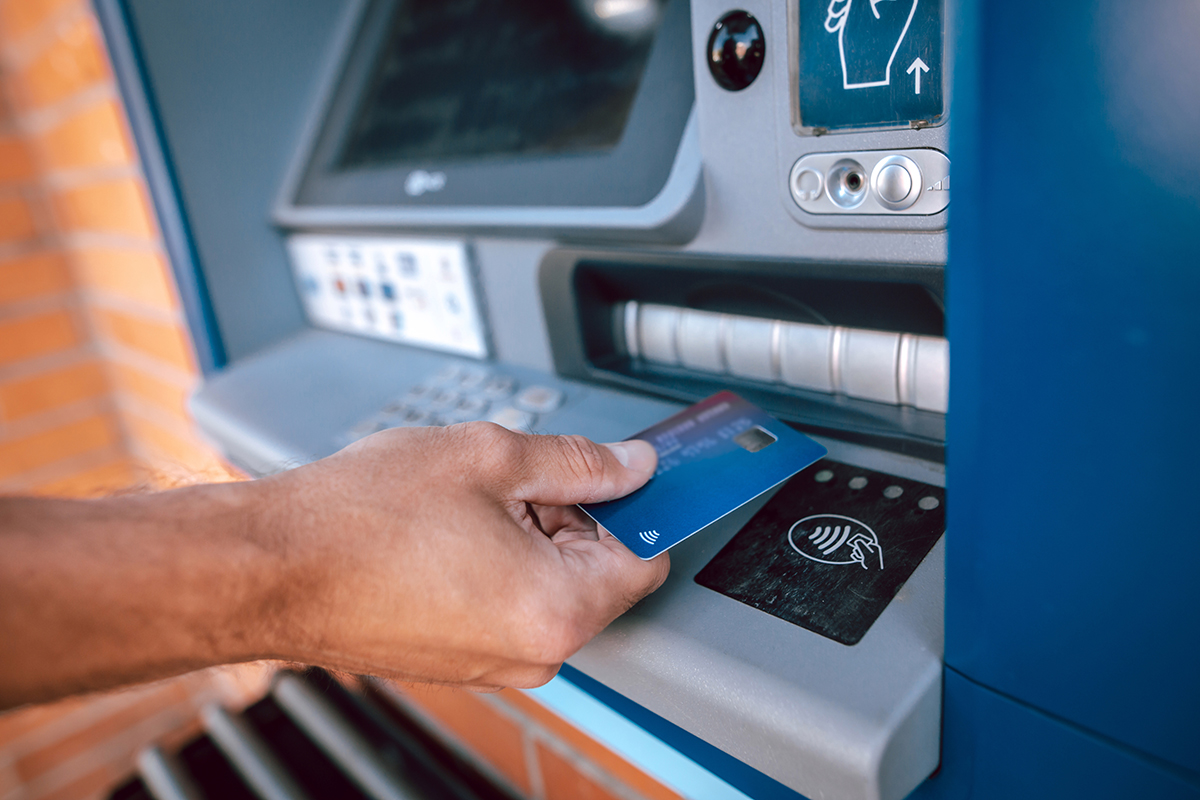 how to withdraw money from an ATM abroad