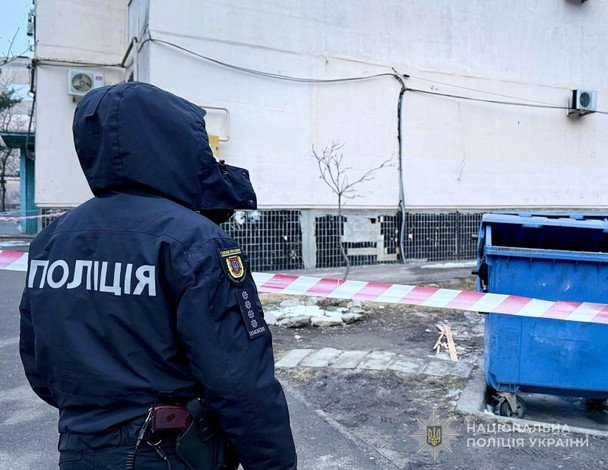 Тіло немовляти у сміттєвому баку