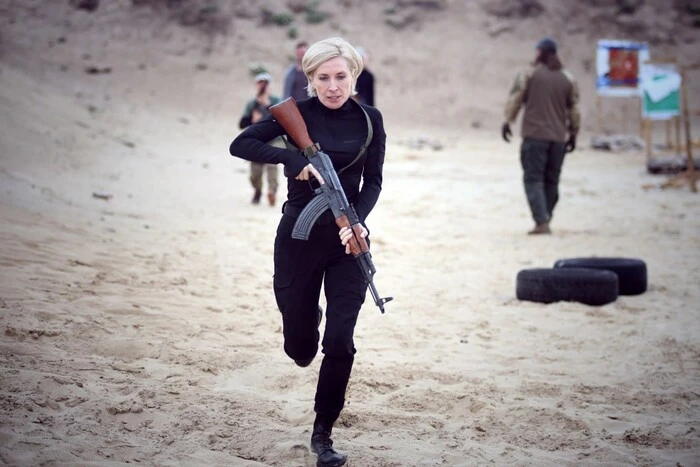 Vereshchuk nahm ein Gewehr in die Hand