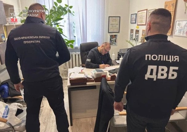 Поліцейський під вартою за розкрадання