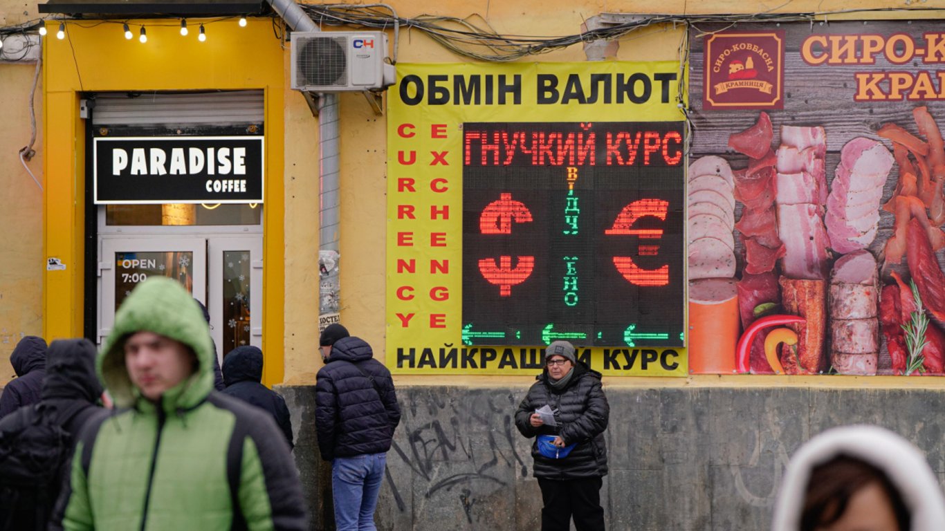 Динамика доллара и гривны: на что обратить внимание при обмене валюты