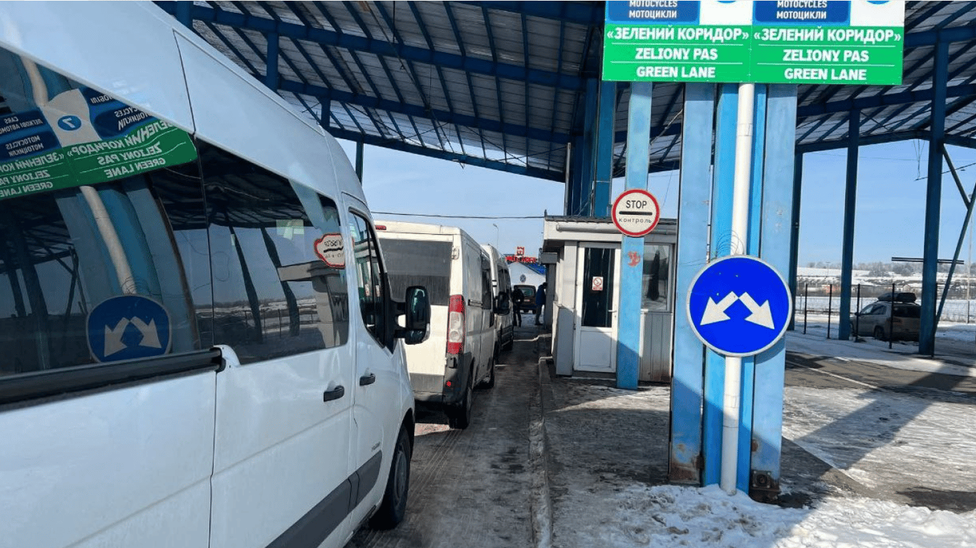 Коллапс на трассе Одесса–Рени: ледяной дождь создал многокилометровые пробки