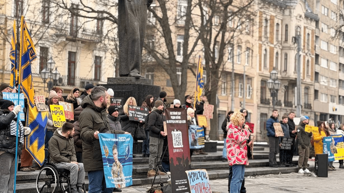 Родини полонених на акції у Львові